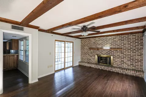 Living - 127 Johnstone Ln, Georgetown, SC 29440 photo 3 of 5