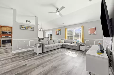 Living - 228 Macarthur Dr, Conway, SC 29527 photo 2 of 5