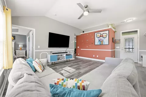 Living - 228 Macarthur Dr, Conway, SC 29527 photo 4 of 5