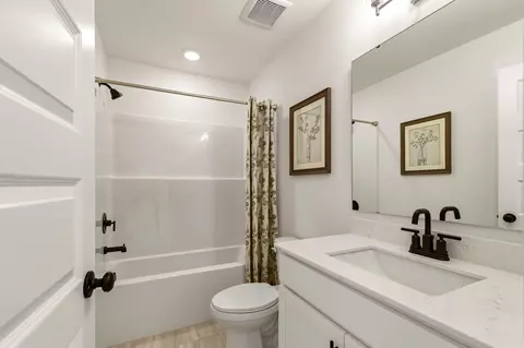 Bath - 132 Buckingham Dr, Conway, SC 29526 photo 3 of 3