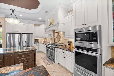 Kitchen - 1040 Anhinga Ct, Conway, SC 29526 photo 8 of 11