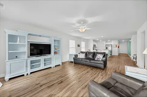 Living - 807 SW Fox St, Shallotte, NC 28470 photo 1 of 4