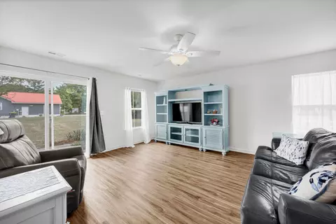 Living - 807 SW Fox St, Shallotte, NC 28470 photo 3 of 4