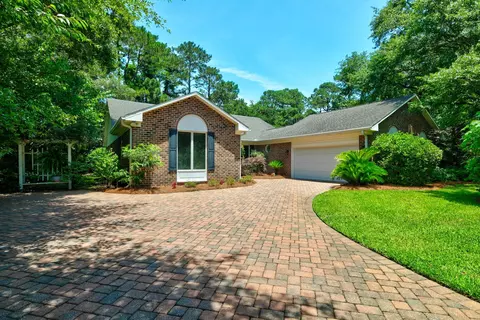 466 Country Club Dr, Pawleys Island, SC 29585