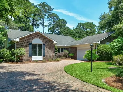466 Country Club Dr, Pawleys Island, SC 29585