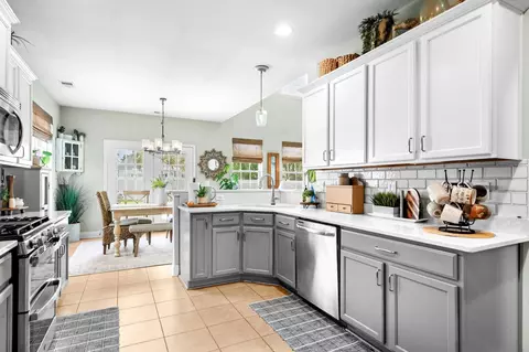 Kitchen - 313 Deer Path Dr, Murrells Inlet, SC 29576 photo 6 of 7