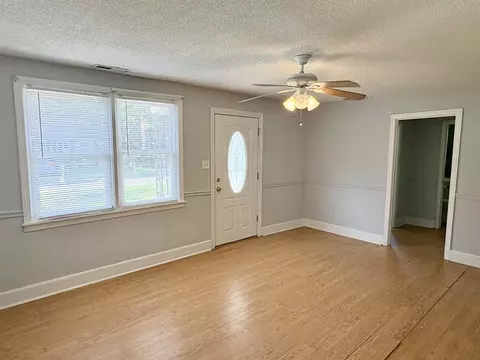Living - 505 Dawson St, Georgetown, SC 29440 photo 2 of 2