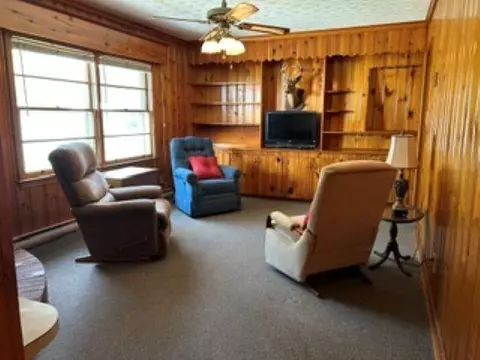 Living - 500 E Andrews St, Hemingway, SC 29554 photo 2 of 3