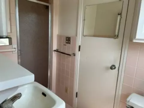 Bath - 500 E Andrews St, Hemingway, SC 29554 photo 3 of 3