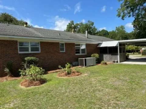 Exterior - 500 E Andrews St, Hemingway, SC 29554 photo 4 of 5