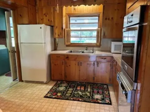 Kitchen - 500 E Andrews St, Hemingway, SC 29554 photo 1 of 2