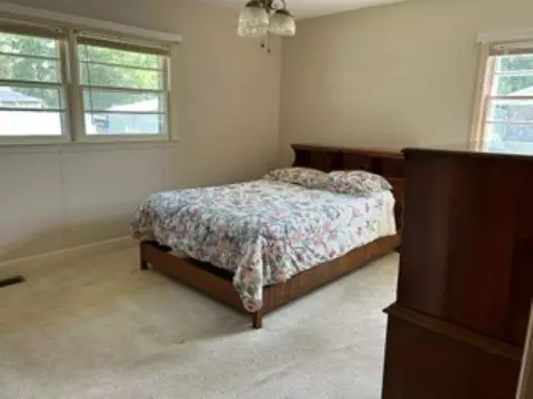 Bedroom - 500 E Andrews St, Hemingway, SC 29554 photo 2 of 2