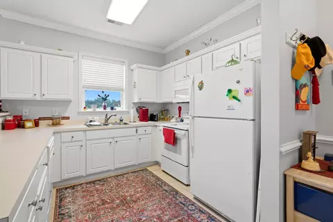 Kitchen - 336 Kiskadee Loop #19-O, Conway, SC 29526 photo 3 of 5