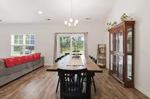 Dining - 515 Allen St, Loris, SC 29569 photo 1 of 3