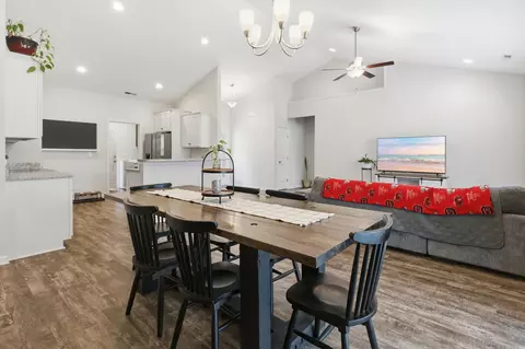 Dining - 515 Allen St, Loris, SC 29569 photo 2 of 3