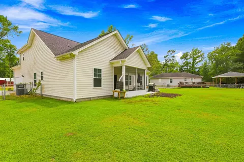Exterior - 515 Allen St, Loris, SC 29569 photo 8 of 9