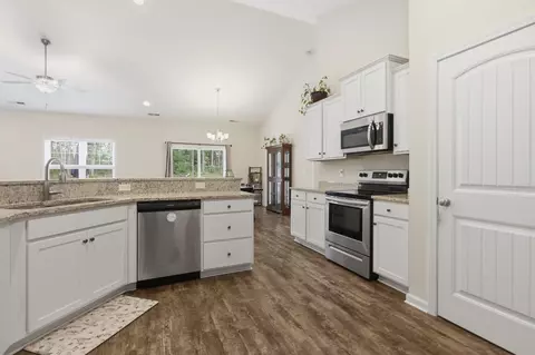 Kitchen - 515 Allen St, Loris, SC 29569 photo 2 of 2
