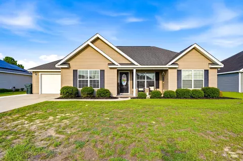 108 Blue Jacket Dr, Galivants Ferry, SC 29544