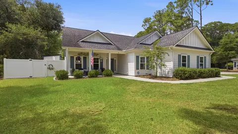 35 Georgeanna Ct, Pawleys Island, SC 29585