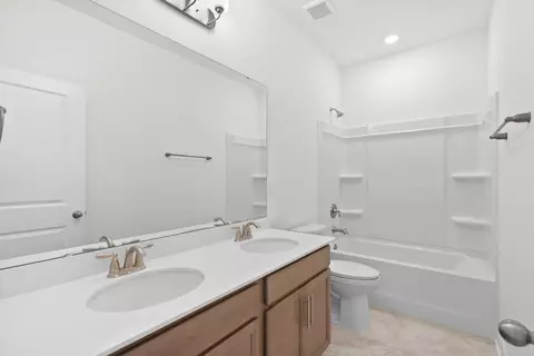 Bath - 3840 Richardson St, Loris, SC 29569 photo 3 of 4
