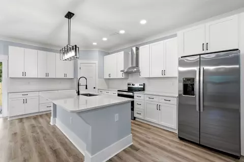 Kitchen - 1706 Simms St, Georgetown, SC 29440 photo 2 of 5
