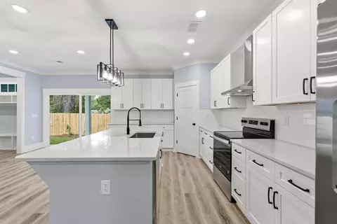 Kitchen - 1706 Simms St, Georgetown, SC 29440 photo 3 of 5