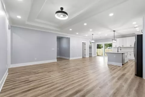 Living - 1706 Simms St, Georgetown, SC 29440 photo 4 of 5