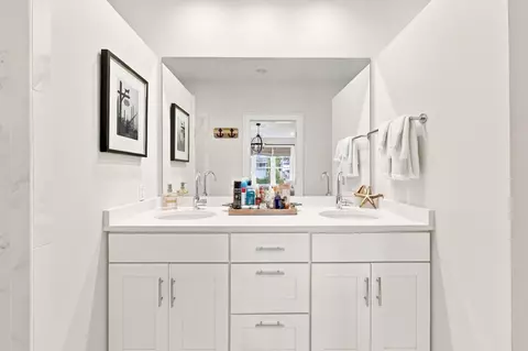 Bath - 406 Queen St, Georgetown, SC 29440 photo 1 of 4