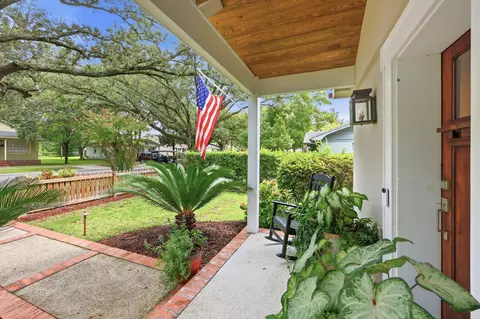 Exterior - 406 Queen St, Georgetown, SC 29440 photo 2 of 5