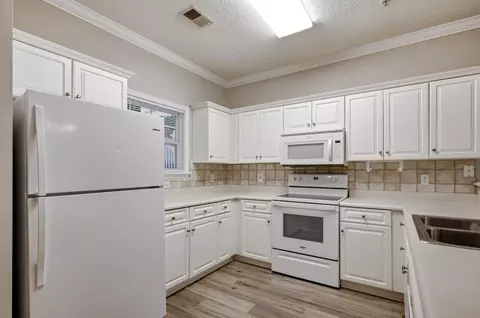 Kitchen - 302 Kiskadee Loop UNIT B, Conway, SC 29526 photo 1 of 3