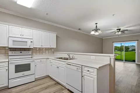 Kitchen - 302 Kiskadee Loop UNIT B, Conway, SC 29526 photo 2 of 3