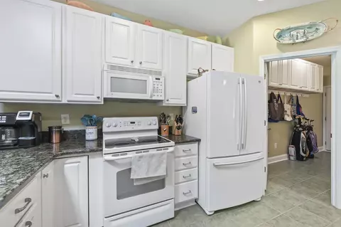 Kitchen - 606 Botany Loop #121B, Murrells Inlet, SC 29576 photo 2 of 4