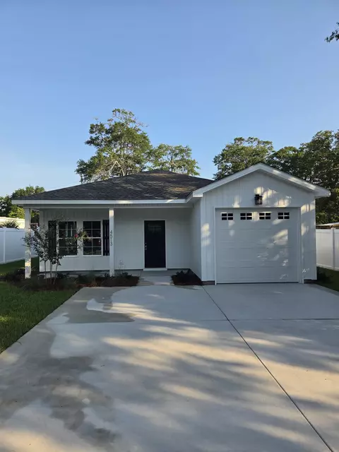 4513 Pelican St, North Myrtle Beach, SC 29582
