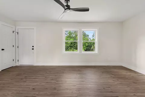 Living - 88 Juniper Pl, Georgetown, SC 29440 photo 3 of 6