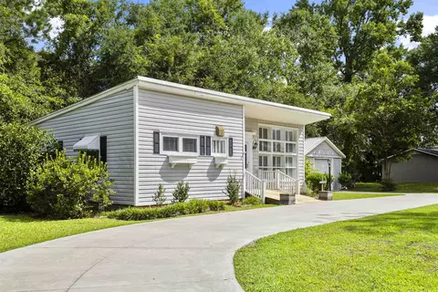 Exterior - 209 Melrose Ave, Mullins, SC 29574 photo 10 of 11