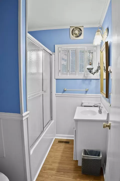 Bath - 209 Melrose Ave, Mullins, SC 29574 photo 2 of 2
