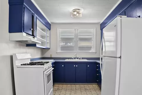Kitchen - 209 Melrose Ave, Mullins, SC 29574 photo 4 of 4