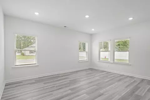 Living - 35 Hunting Pl, Georgetown, SC 29440 photo 3 of 5