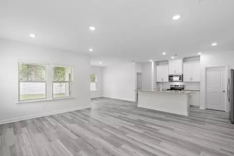 Living - 35 Hunting Pl, Georgetown, SC 29440 photo 2 of 5