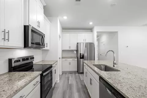 Kitchen - 35 Hunting Pl, Georgetown, SC 29440 photo 4 of 6
