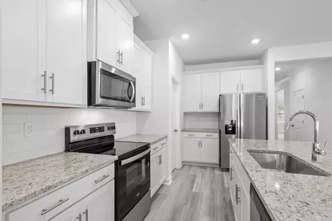 Kitchen - 35 Hunting Pl, Georgetown, SC 29440 photo 5 of 6