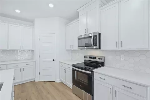 Kitchen - 178 Black Oak Rd, Georgetown, SC 29440 photo 4 of 10