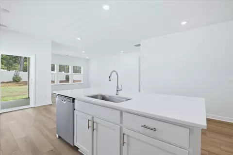 Kitchen - 178 Black Oak Rd, Georgetown, SC 29440 photo 6 of 10