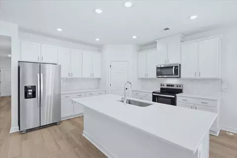Kitchen - 178 Black Oak Rd, Georgetown, SC 29440 photo 7 of 10