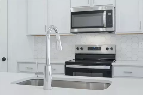 Kitchen - 178 Black Oak Rd, Georgetown, SC 29440 photo 8 of 10