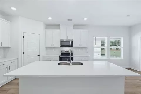 Kitchen - 178 Black Oak Rd, Georgetown, SC 29440 photo 3 of 10