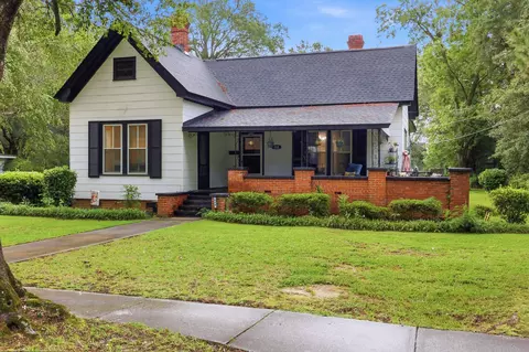 222 E Wine St, Mullins, SC 29574