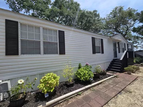 346 Ocean Breeze Dr, Murrells Inlet, SC 29576