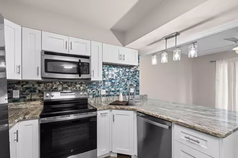 Kitchen - 30 Peter Horry Ct #182, Georgetown, SC 29440 photo 4 of 5