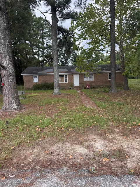 711 W Jefferson St, Dillon, SC 29536
